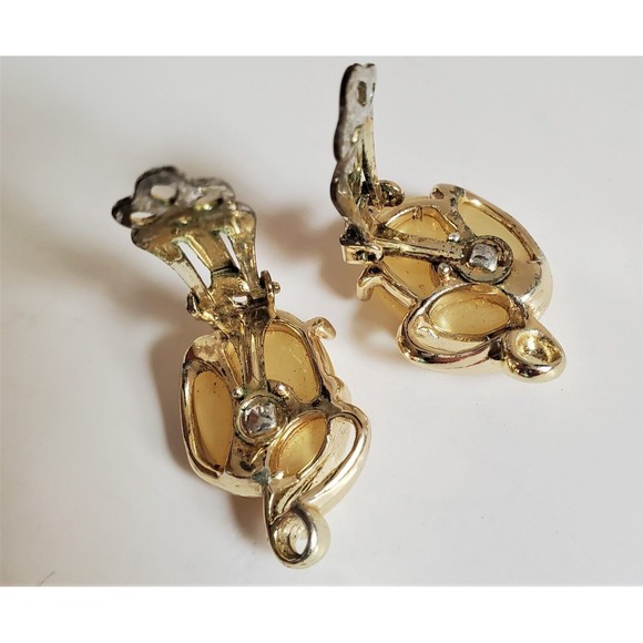 Clip On Earrings- Cream Colored Stone With Gold Tone Metal Vinta…Classic Elegant - Picture 5 of 7